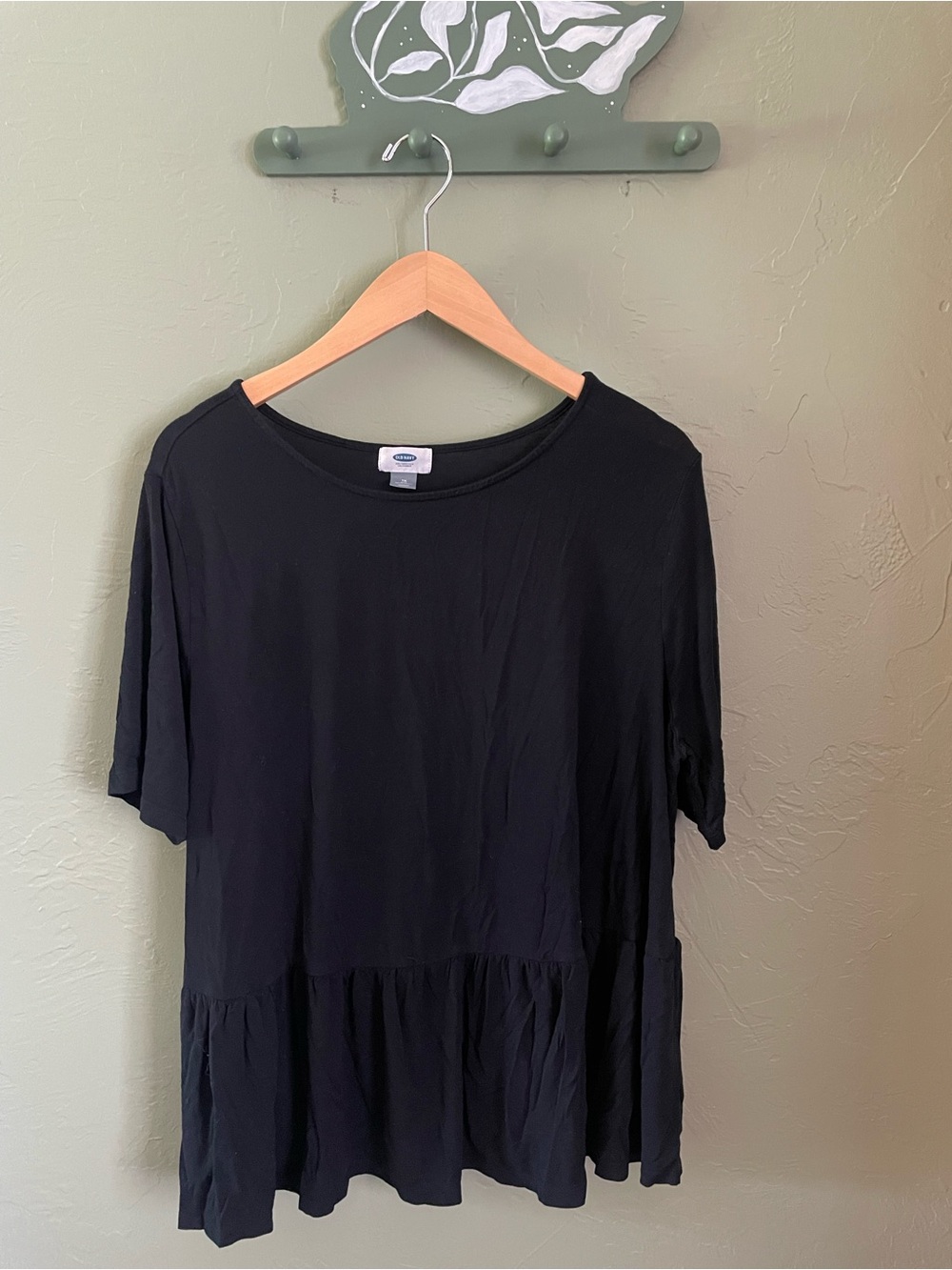 Old Navy Black Short-Sleeve Peplum Tunic